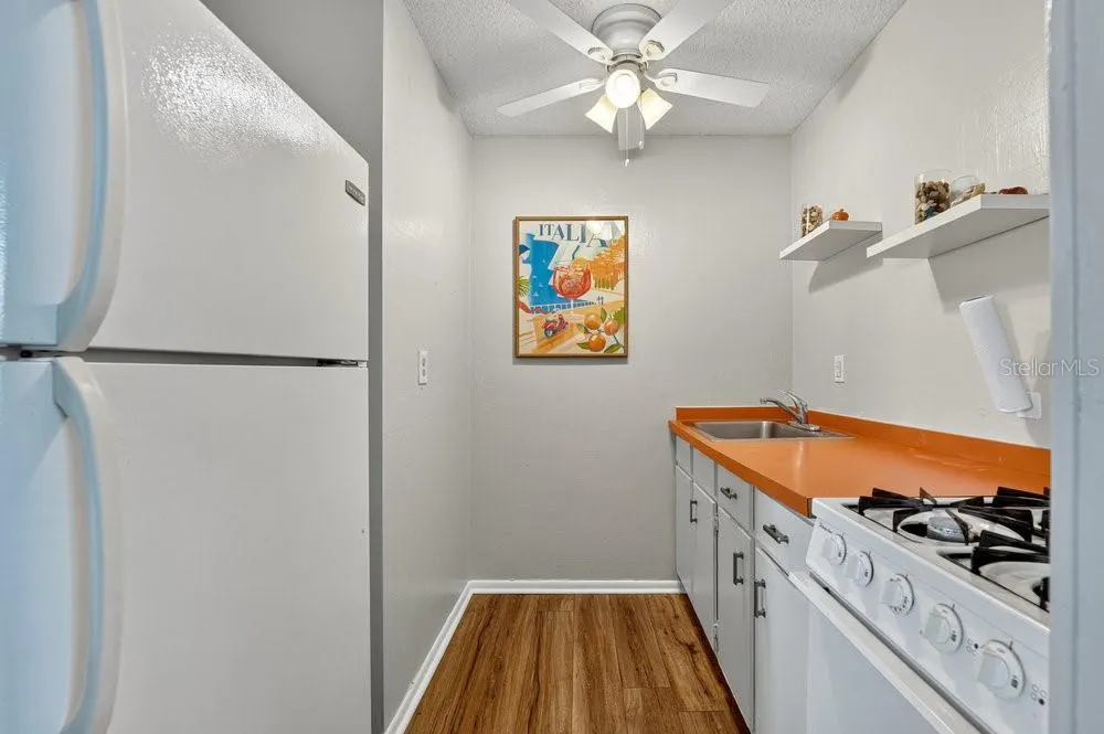 1667 E SHANGRI LA DR