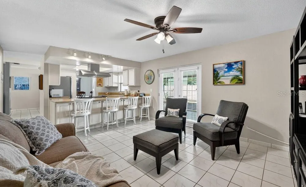 1667 E SHANGRI LA DR