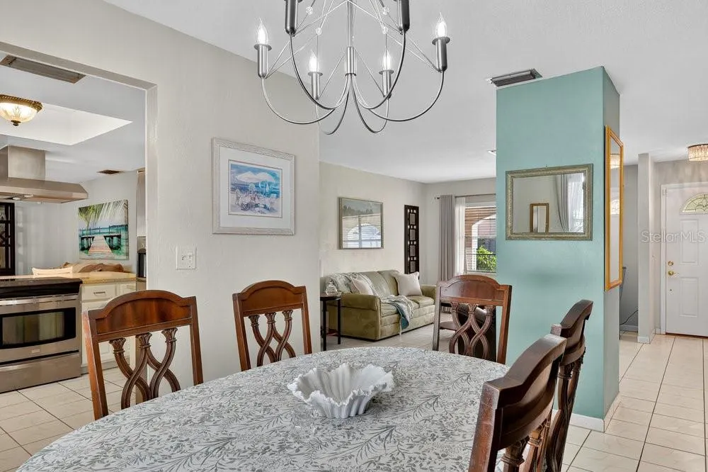 1667 E SHANGRI LA DR