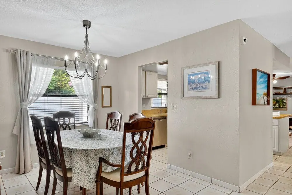 1667 E SHANGRI LA DR