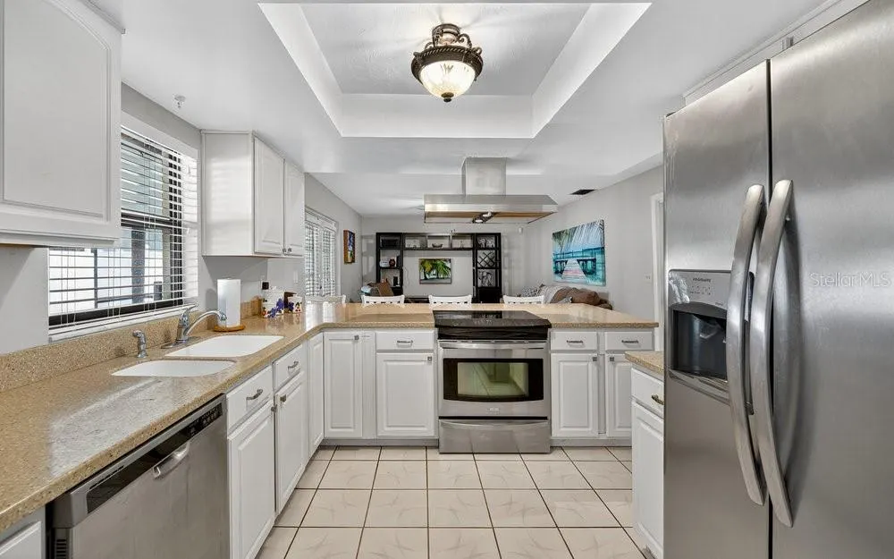 1667 E SHANGRI LA DR