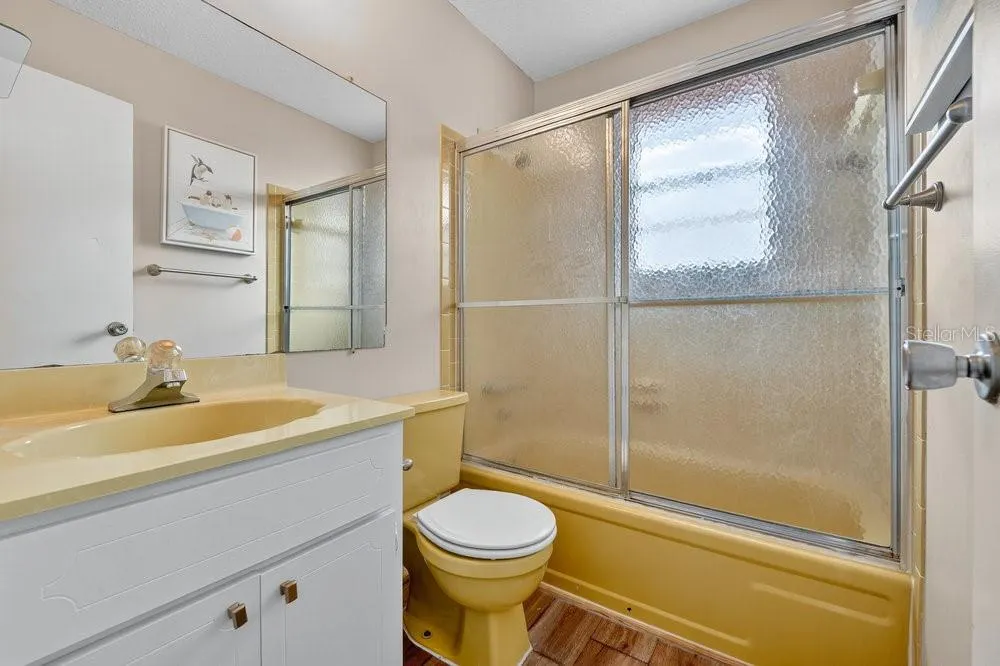 1667 E SHANGRI LA DR