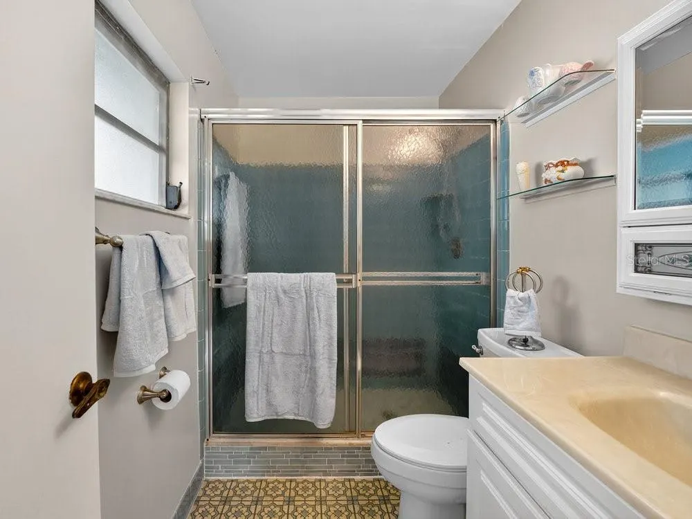 1667 E SHANGRI LA DR