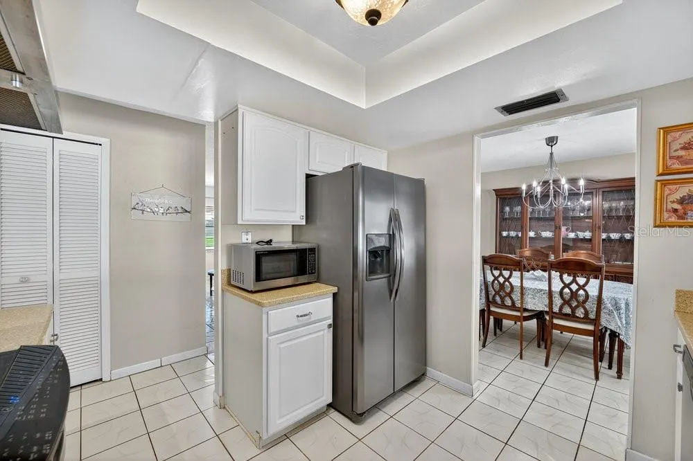 1667 E SHANGRI LA DR