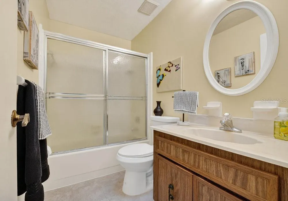 1667 E SHANGRI LA DR