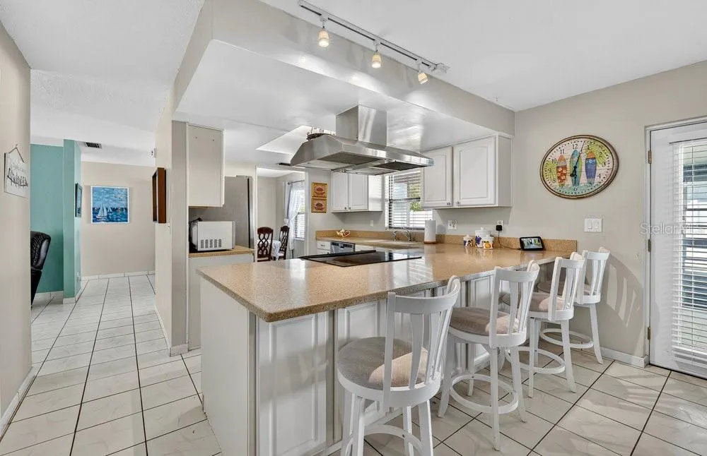 1667 E SHANGRI LA DR