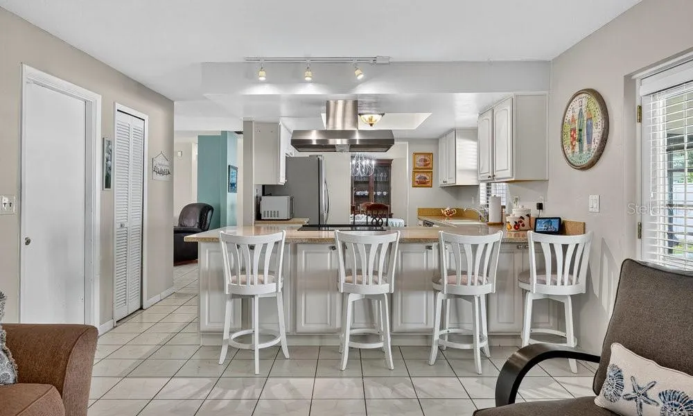 1667 E SHANGRI LA DR