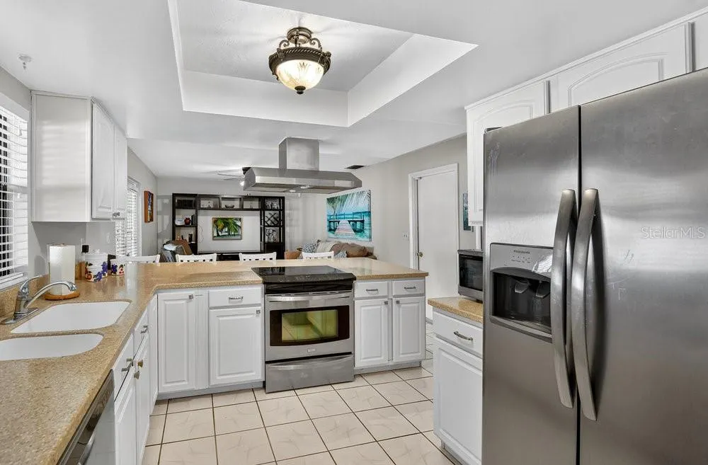 1667 E SHANGRI LA DR