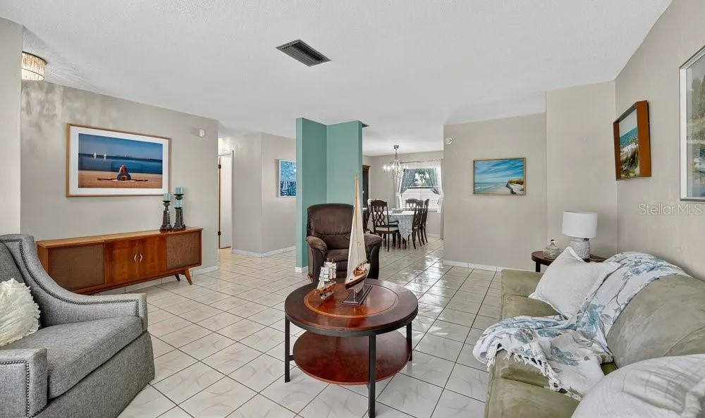 1667 E SHANGRI LA DR