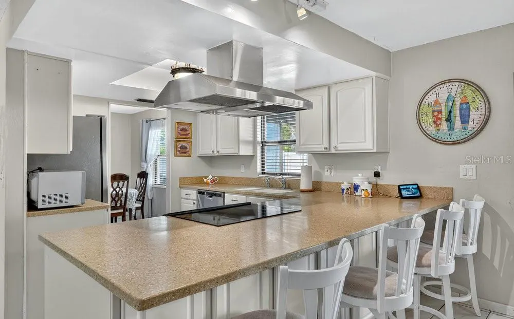 1667 E SHANGRI LA DR