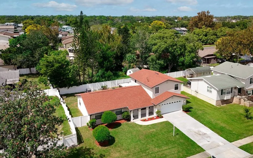 1667 E SHANGRI LA DR