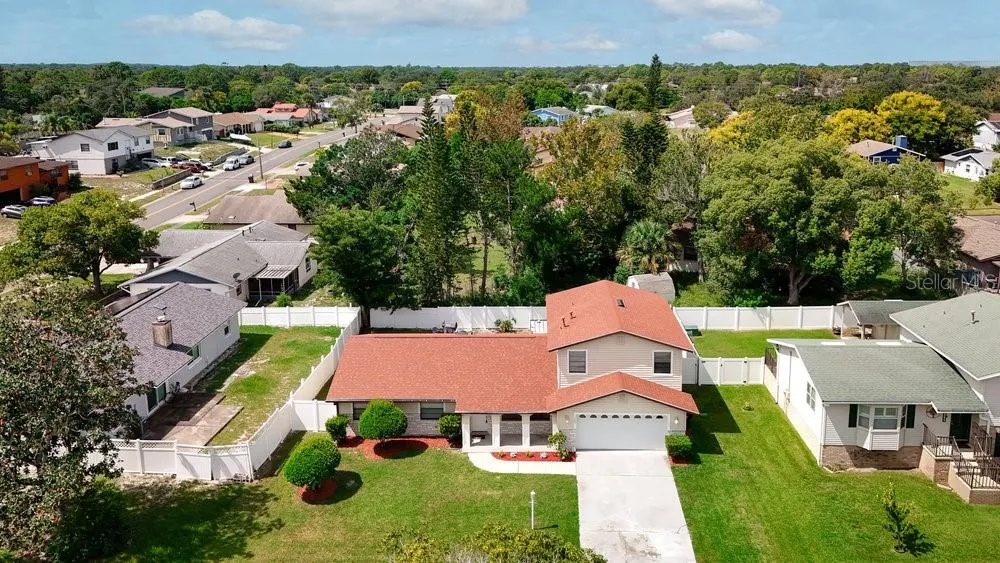 1667 E SHANGRI LA DR
