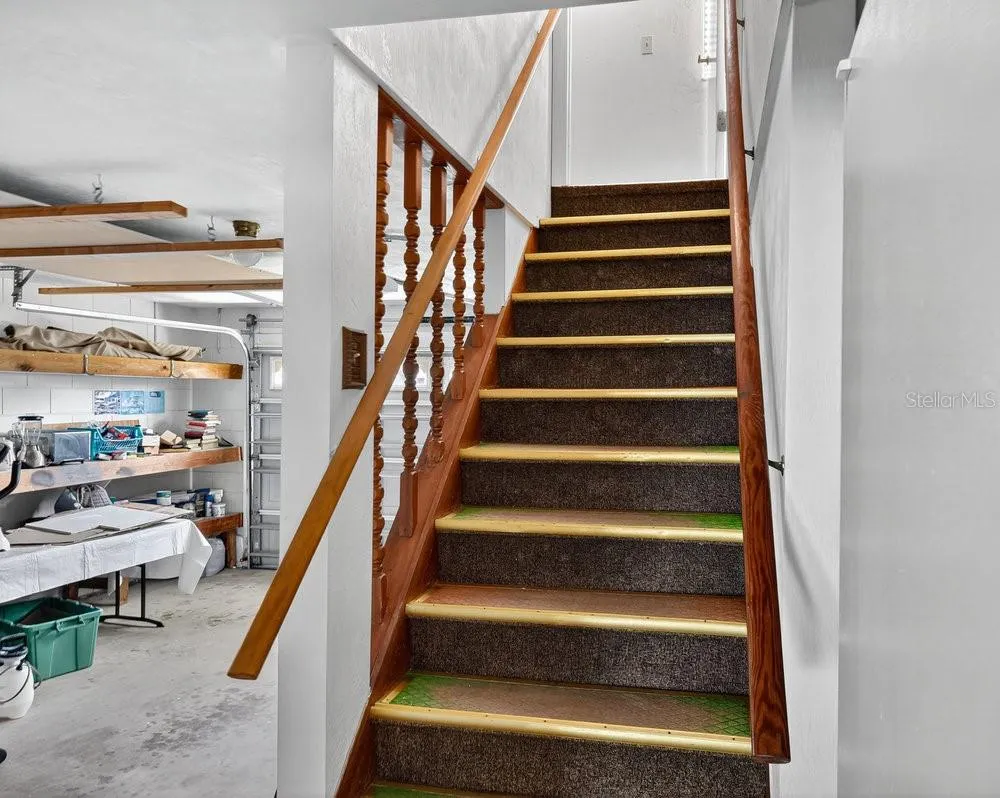 1667 E SHANGRI LA DR