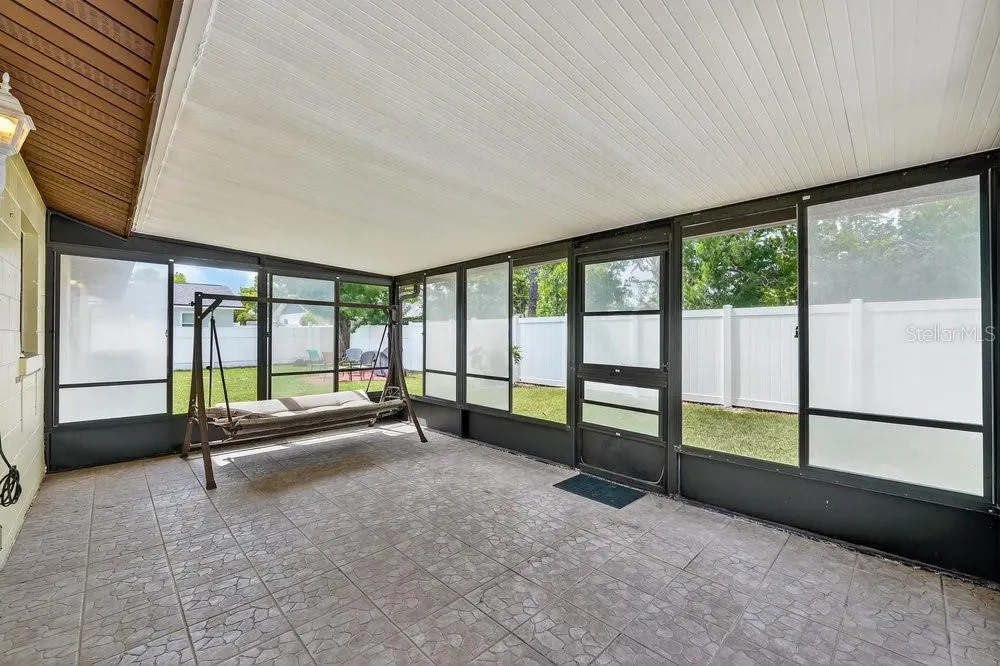 1667 E SHANGRI LA DR