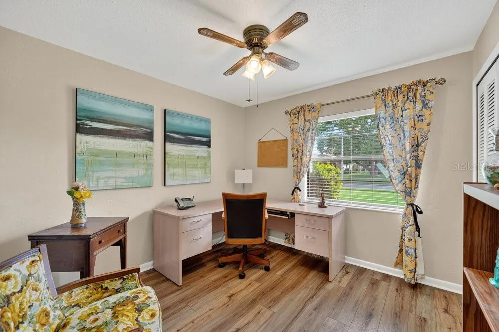 1667 E SHANGRI LA DR