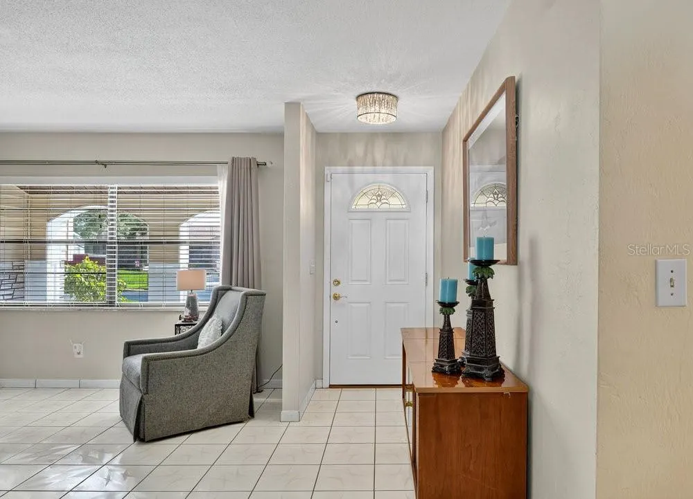 1667 E SHANGRI LA DR