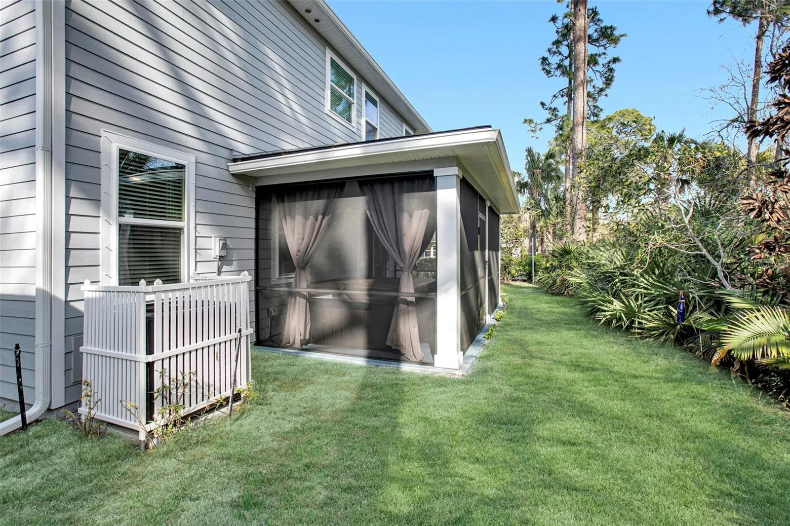 27 MOANA CT S