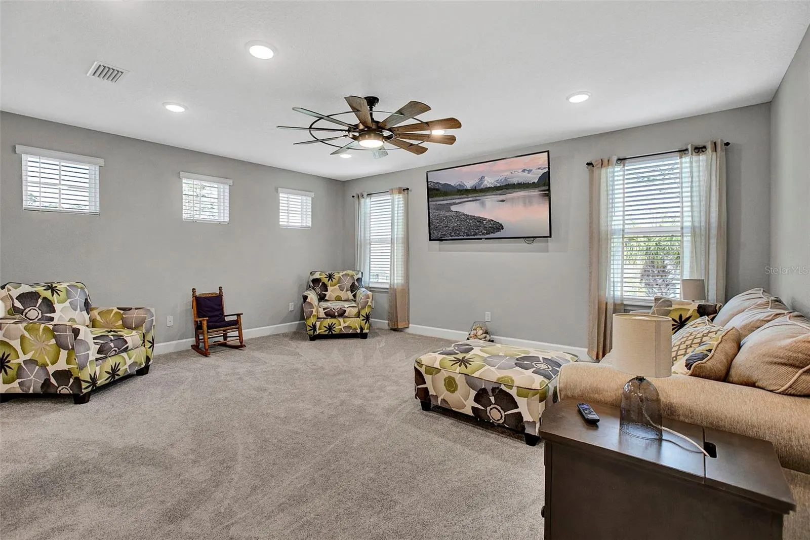 27 MOANA CT S