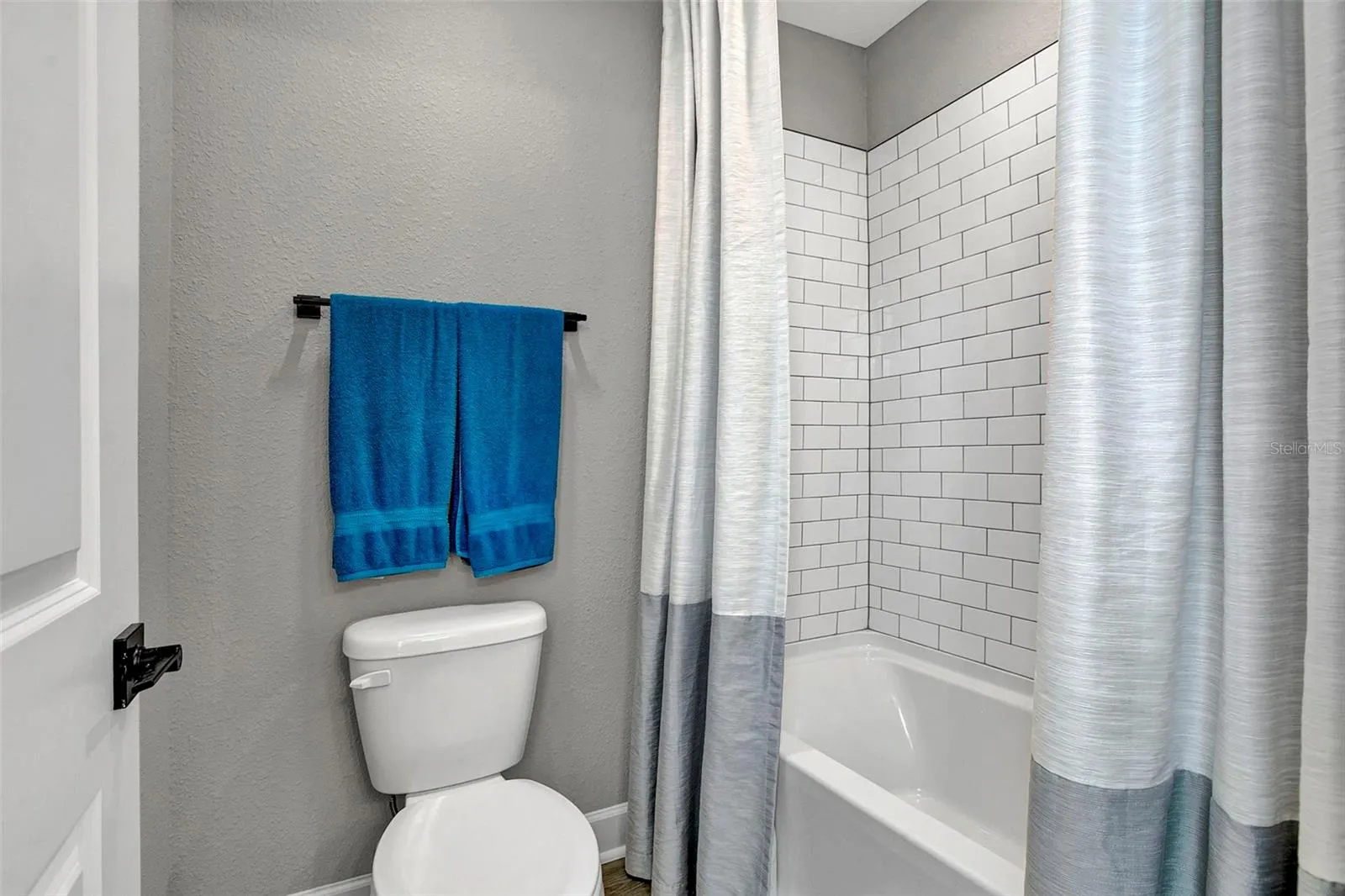 27 MOANA CT S