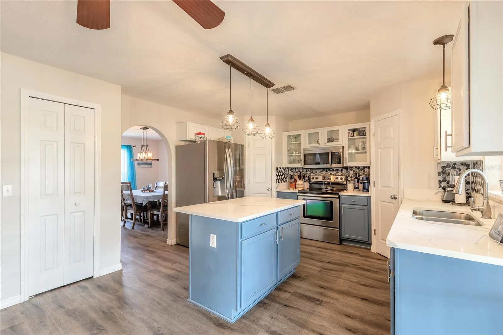 216 STONY POINT DR