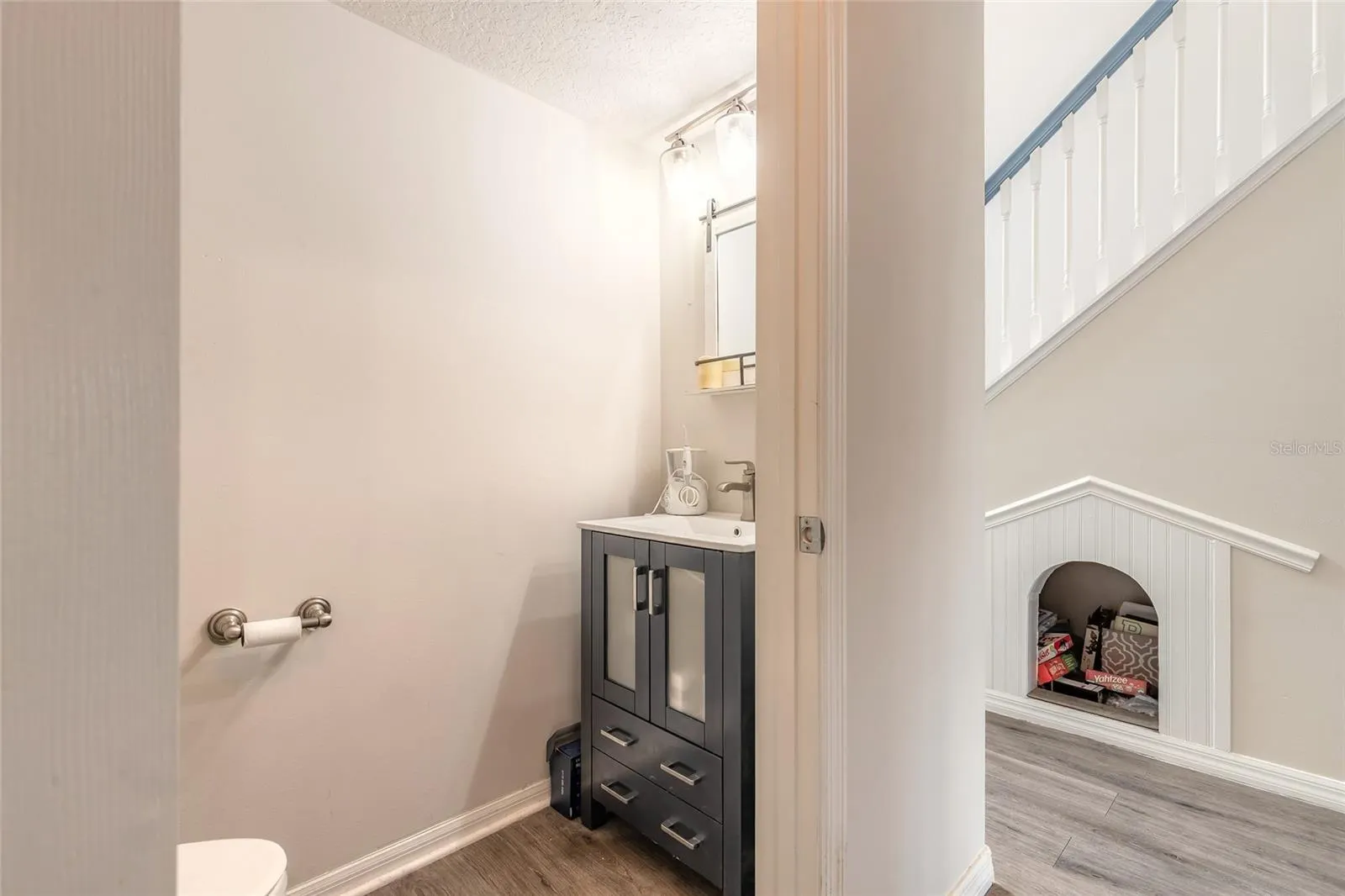 216 STONY POINT DR