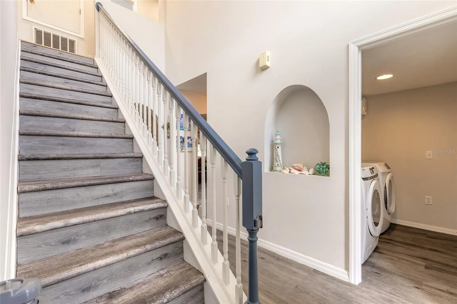 216 STONY POINT DR