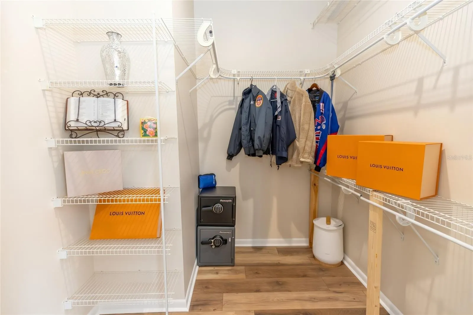 105 ALEXANDRA WOODS DR