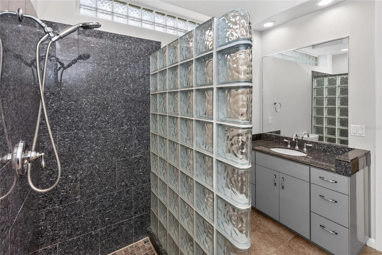 105 ALEXANDRA WOODS DR