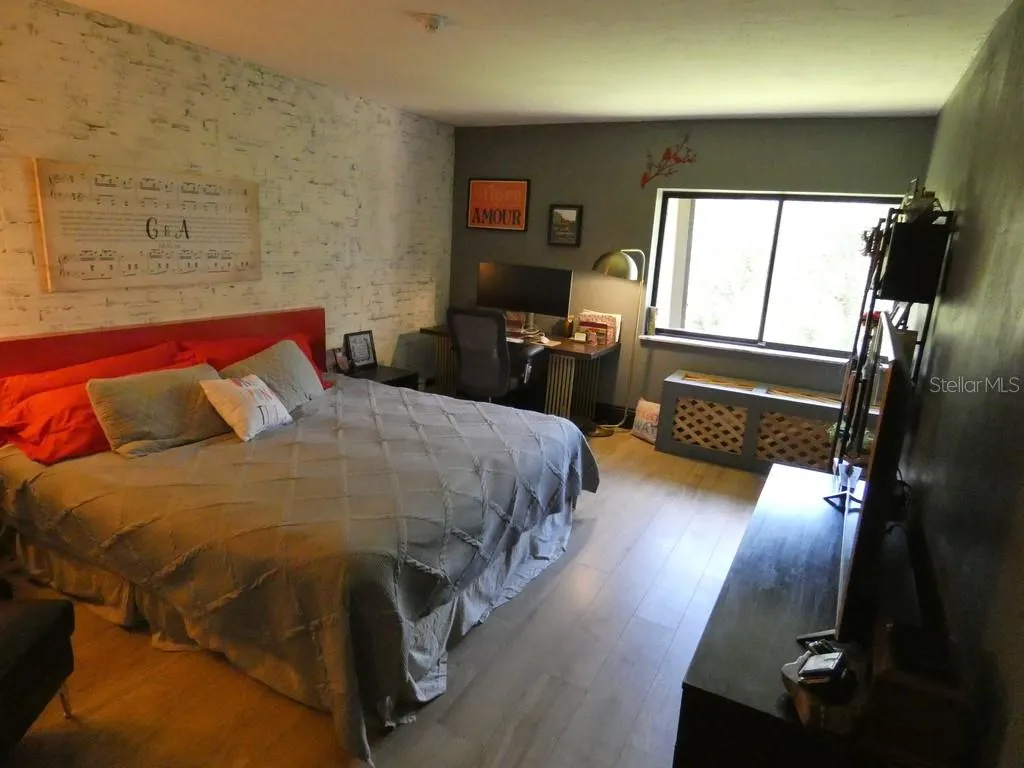 36750 US HIGHWAY 19 N #20-305, #20-305