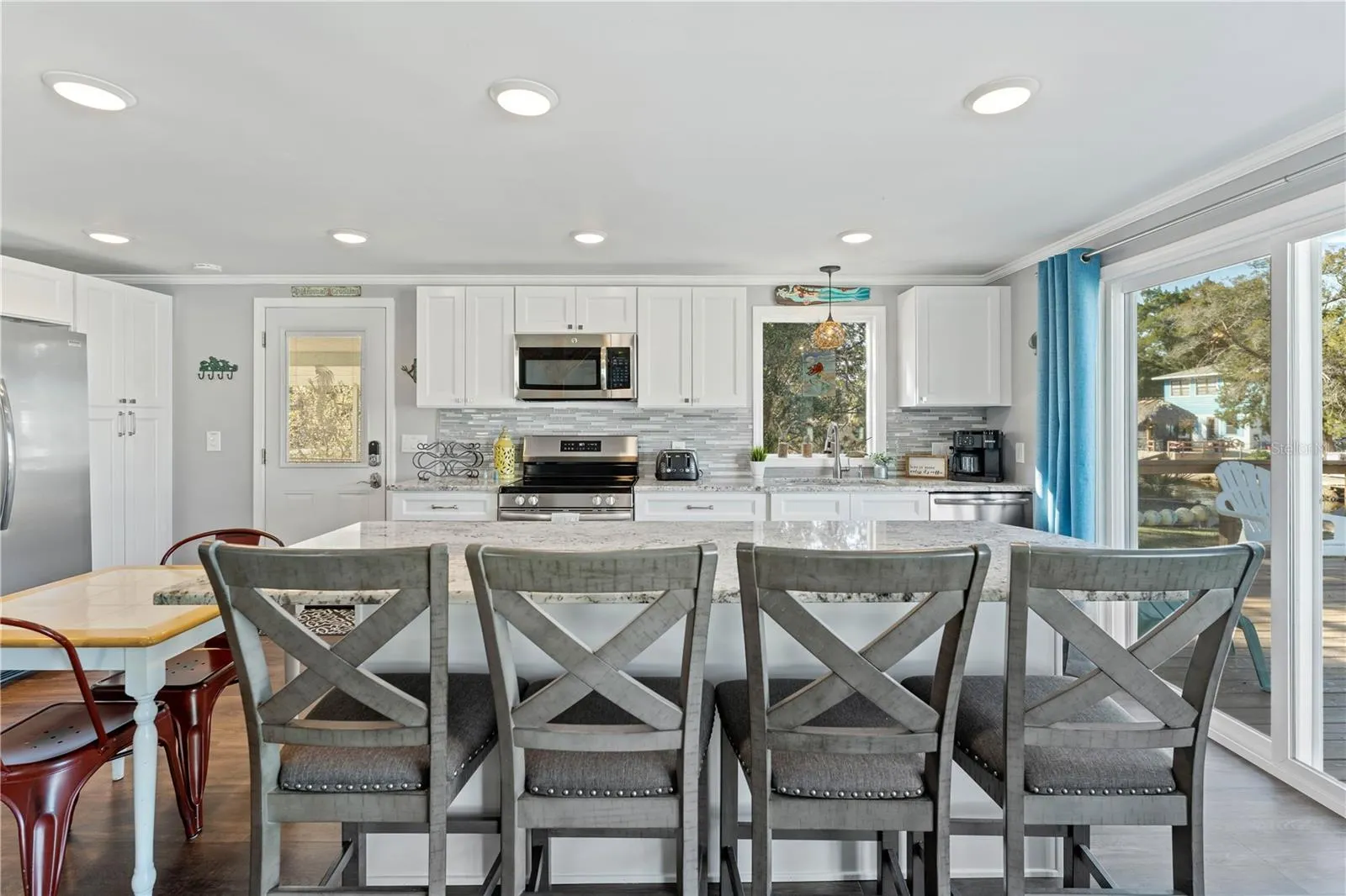 6051 COLONY CIR