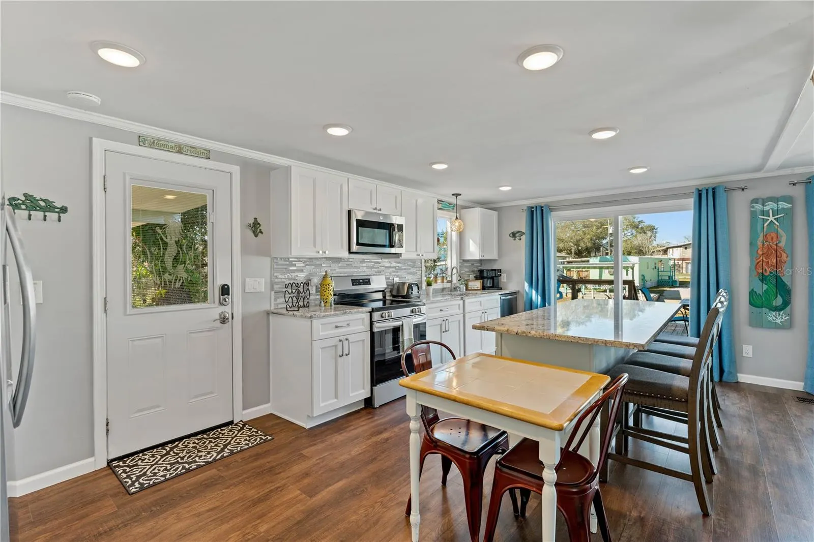 6051 COLONY CIR