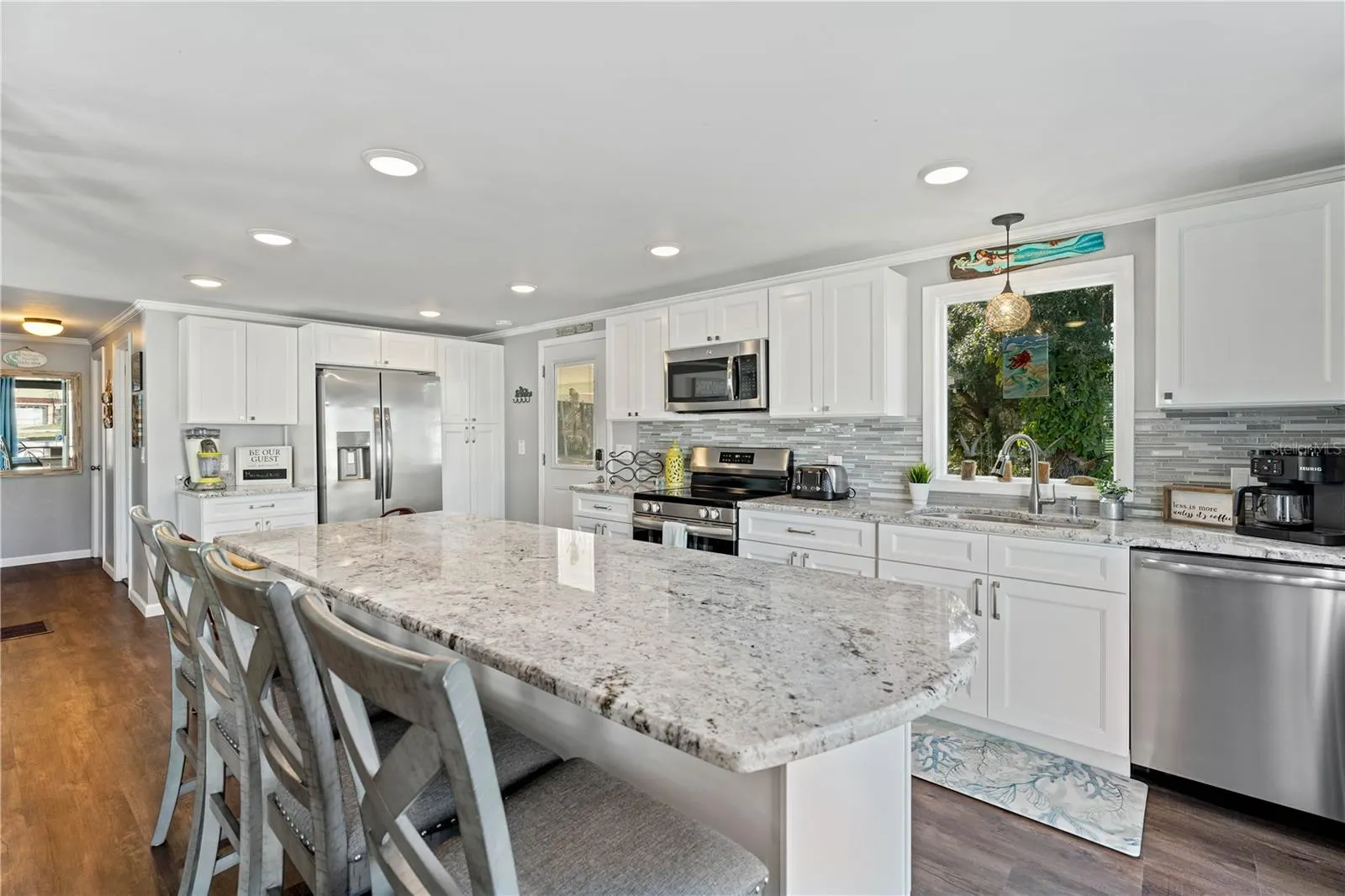 6051 COLONY CIR
