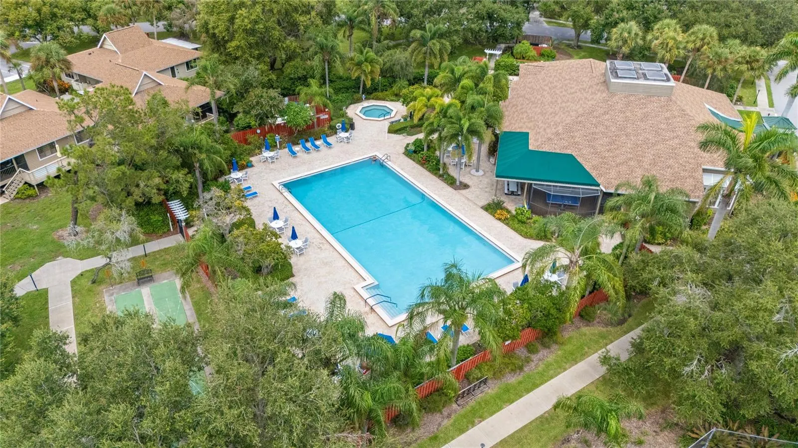 1072 S POINTE ALEXIS DR