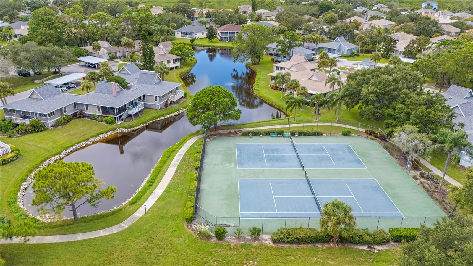 1072 S POINTE ALEXIS DR