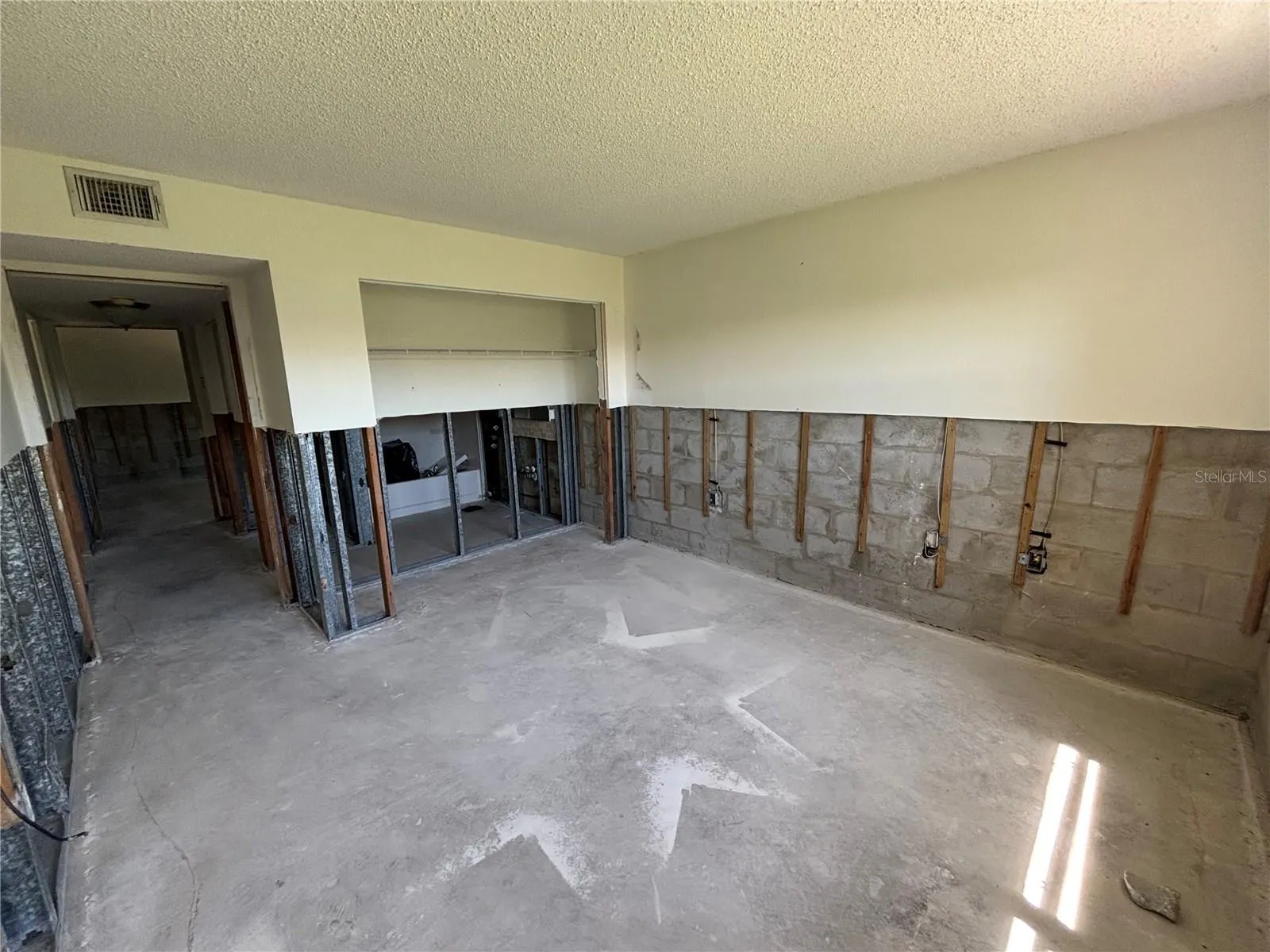 1860 MASSACHUSETTS AVE NE #102, #102