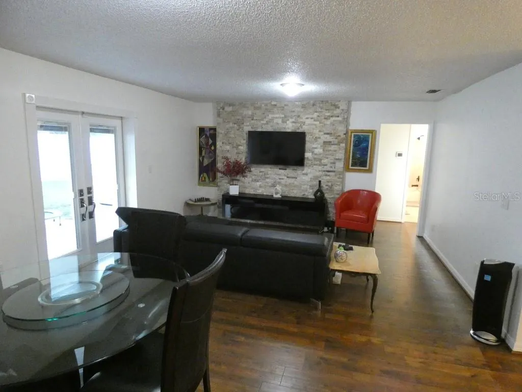 2755 MERLIN WAY