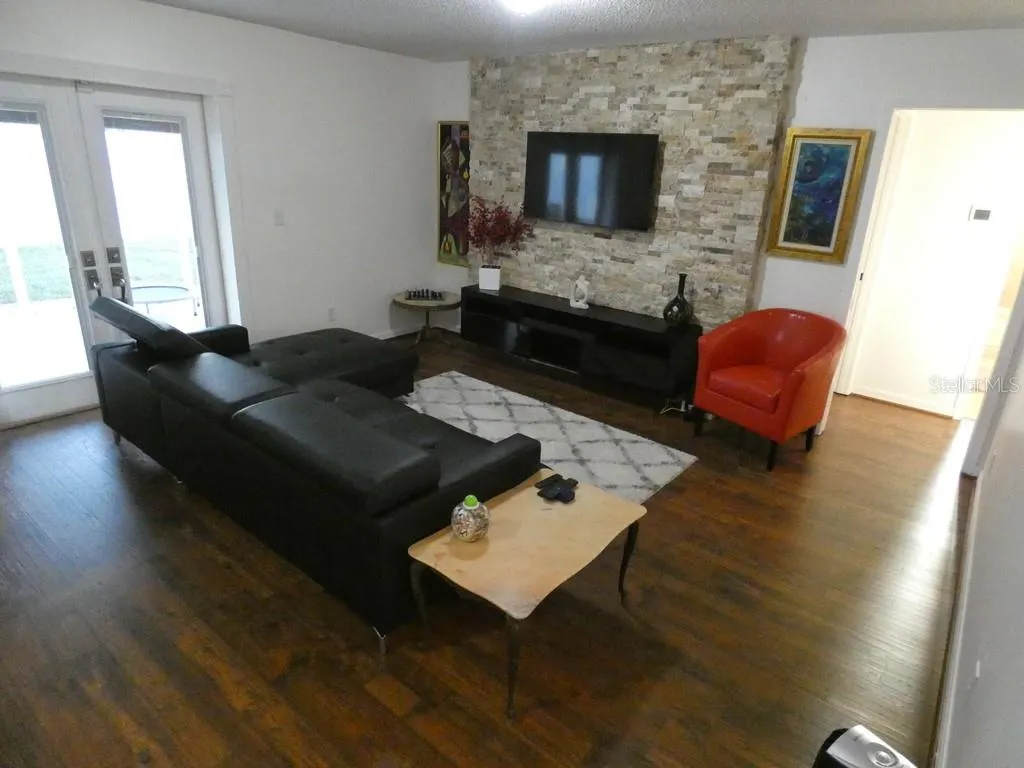 2755 MERLIN WAY