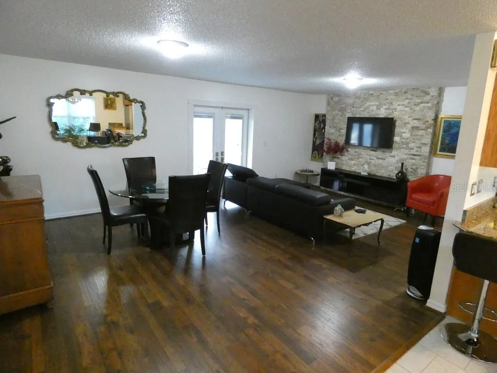 2755 MERLIN WAY