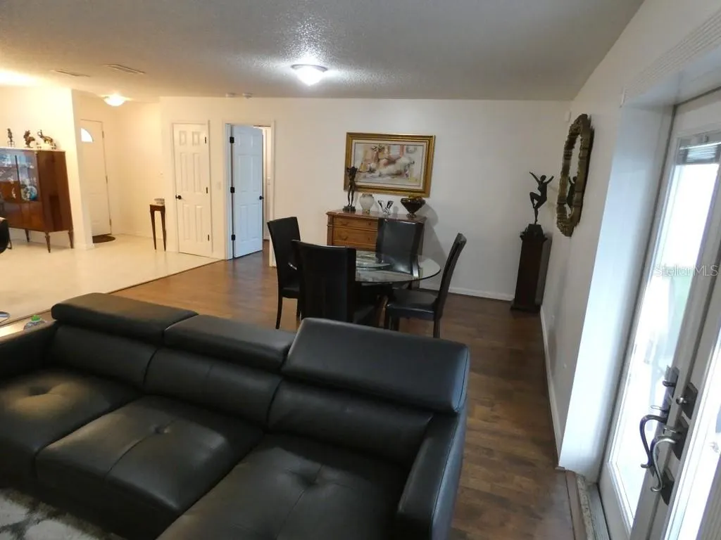 2755 MERLIN WAY