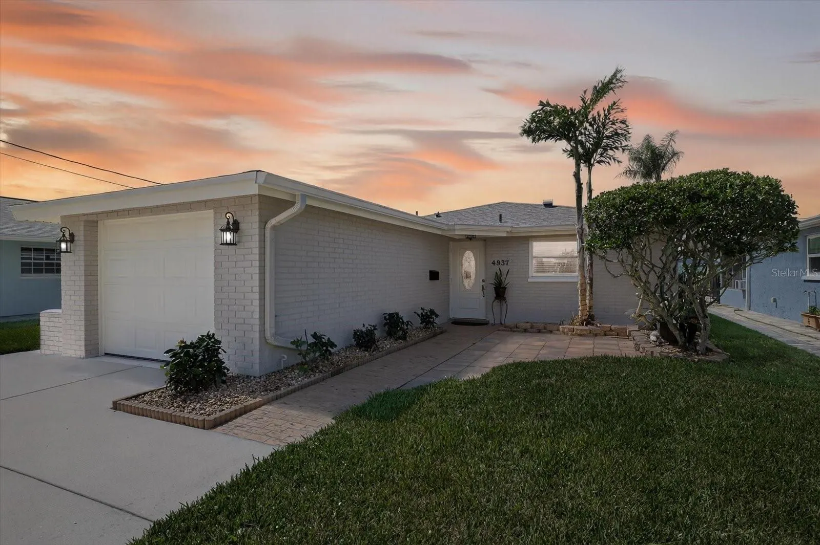 4937 BLUE HERON DR