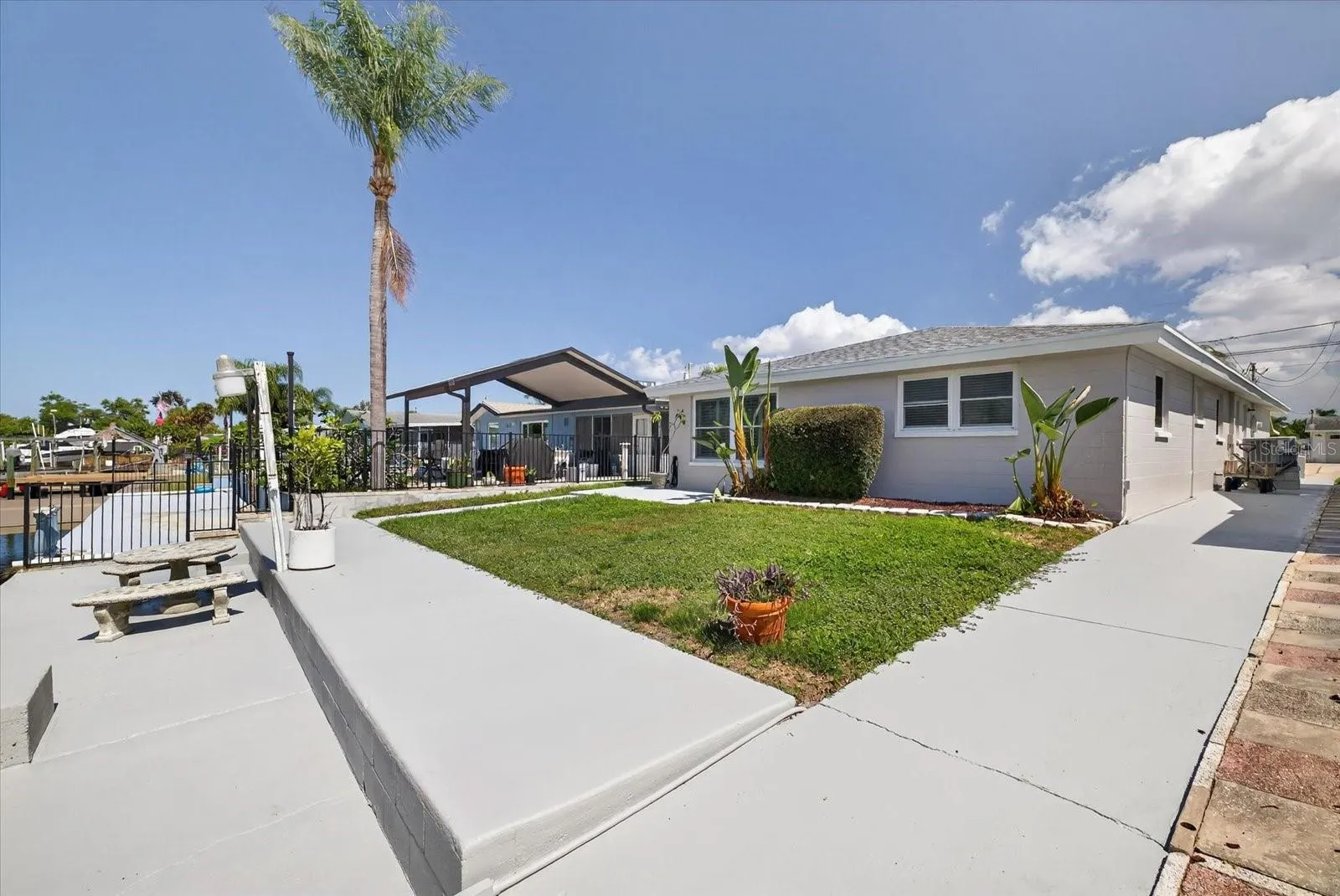 4937 BLUE HERON DR