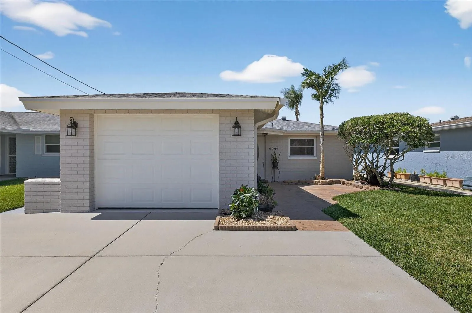 4937 BLUE HERON DR