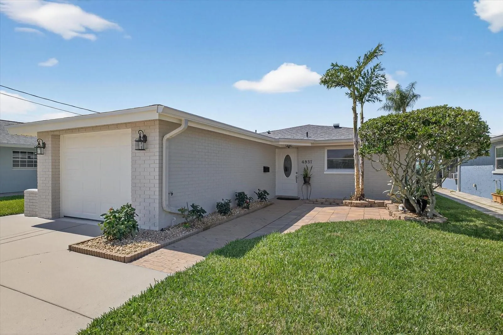 4937 BLUE HERON DR