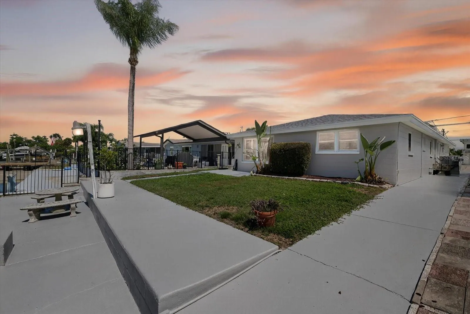 4937 BLUE HERON DR