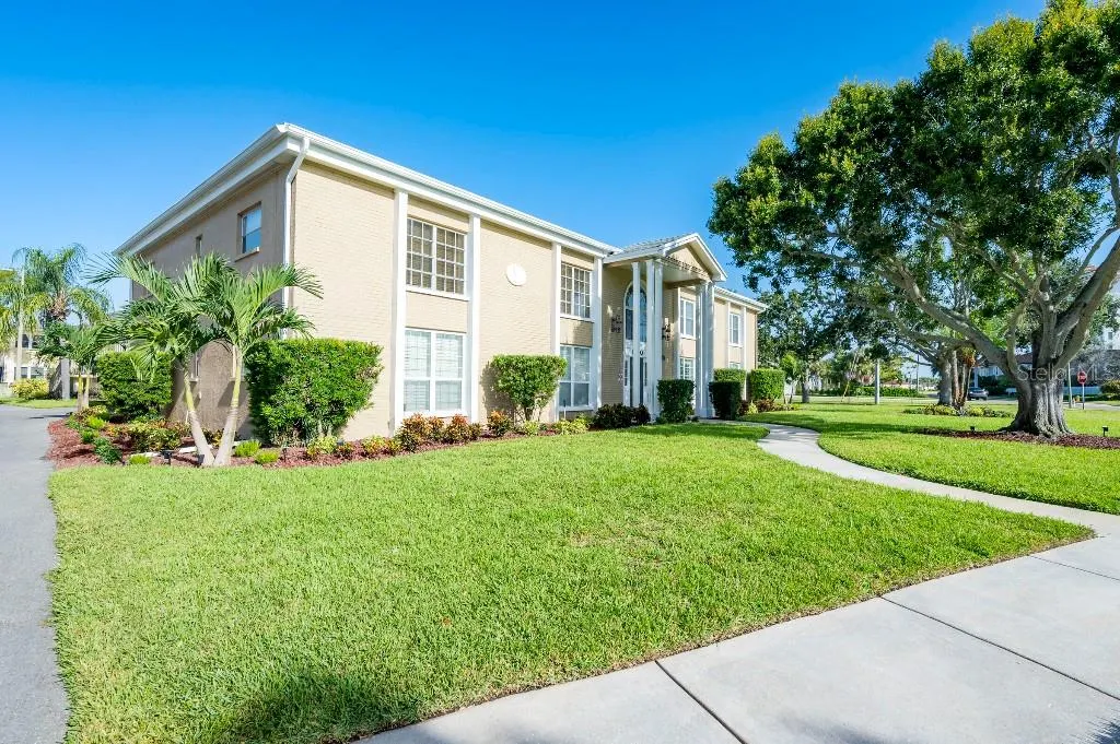 1050 RAFAEL BLVD NE #2, #2