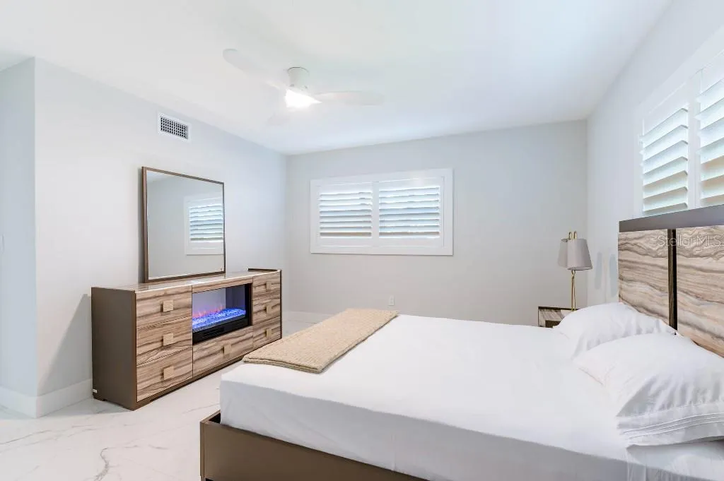 1050 RAFAEL BLVD NE #2, #2