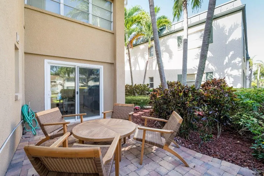 1050 RAFAEL BLVD NE #2, #2