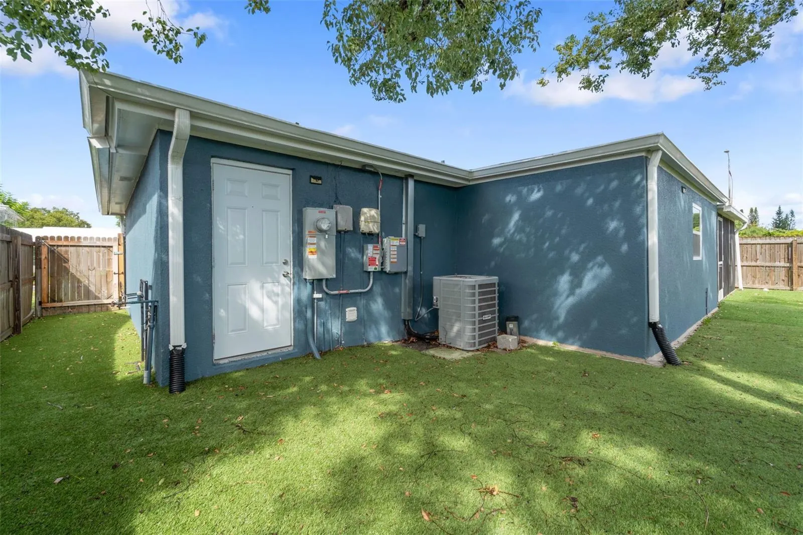 4238 GLISSADE DR