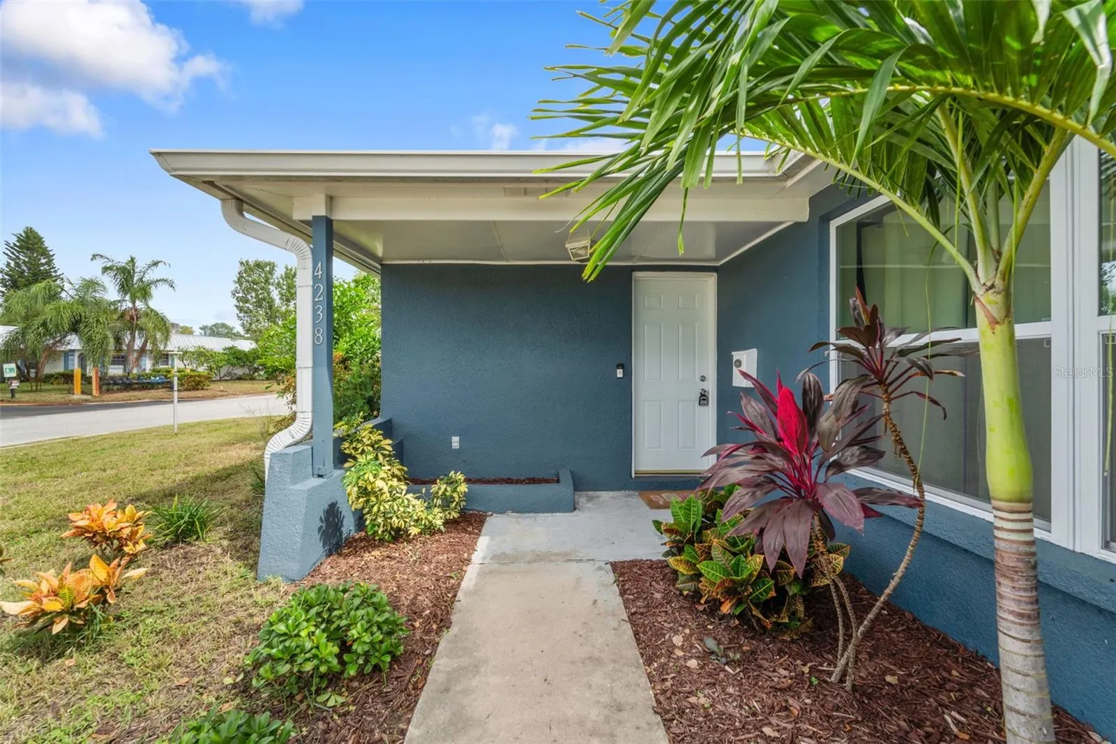 4238 GLISSADE DR