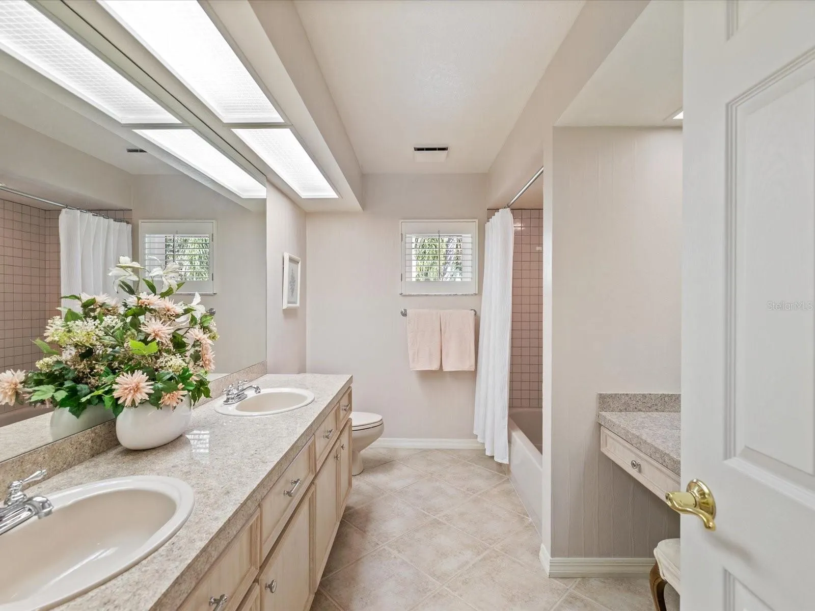 1566 MARY LN